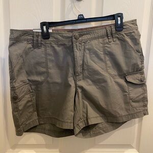 Natural Reflections cargo shorts. Size 16